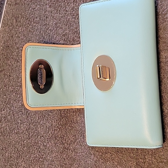 Kate Spade turn lock Stacey wallet Hampton road pool...NWT...retail $249 - Picture 5 of 7